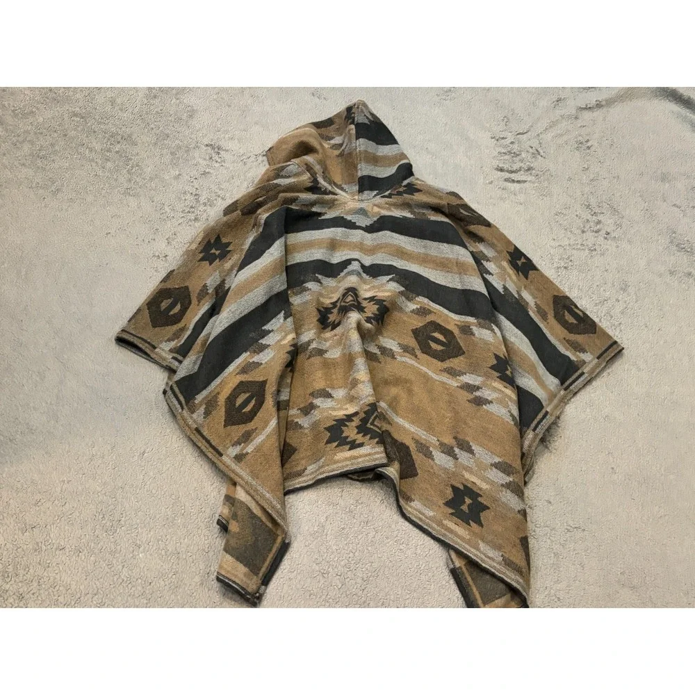 BCBG Generation One Size Open Front Hooded Wrap Poncho Shawl Aztec Print